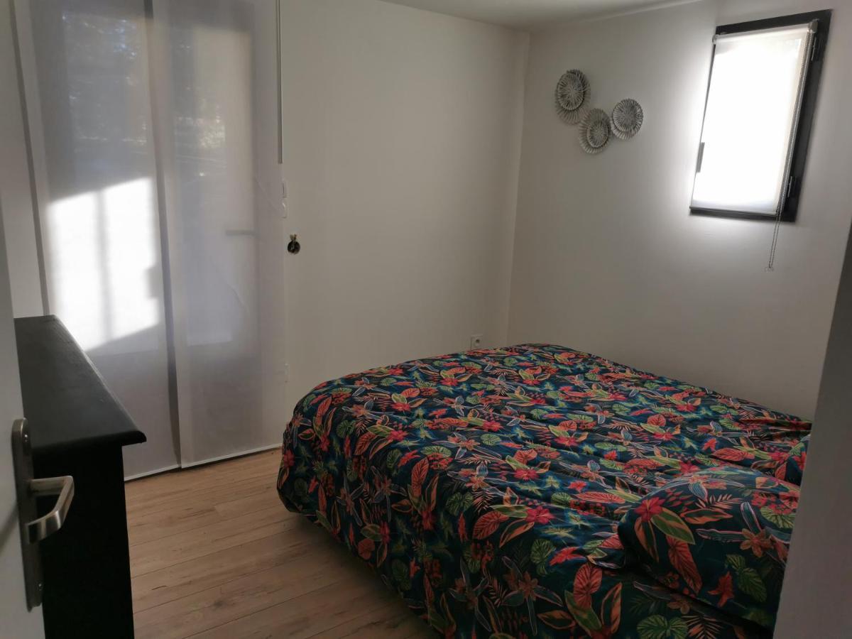 Gite 2 Chambres Avec Piscine Sernhac Bagian luar foto