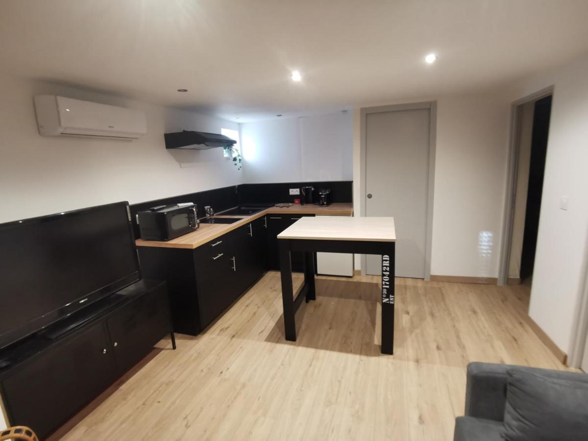 Gite 2 Chambres Avec Piscine Sernhac Bagian luar foto