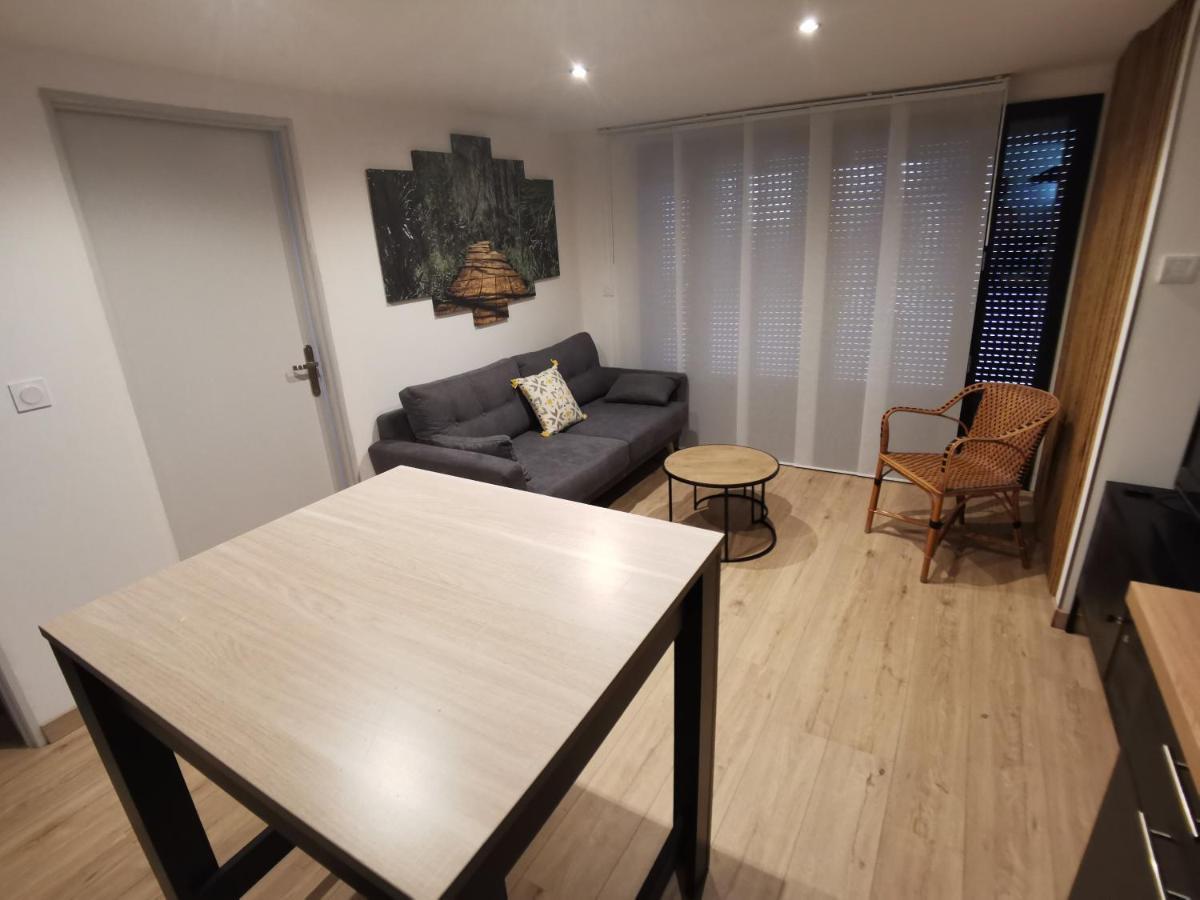 Gite 2 Chambres Avec Piscine Sernhac Bagian luar foto